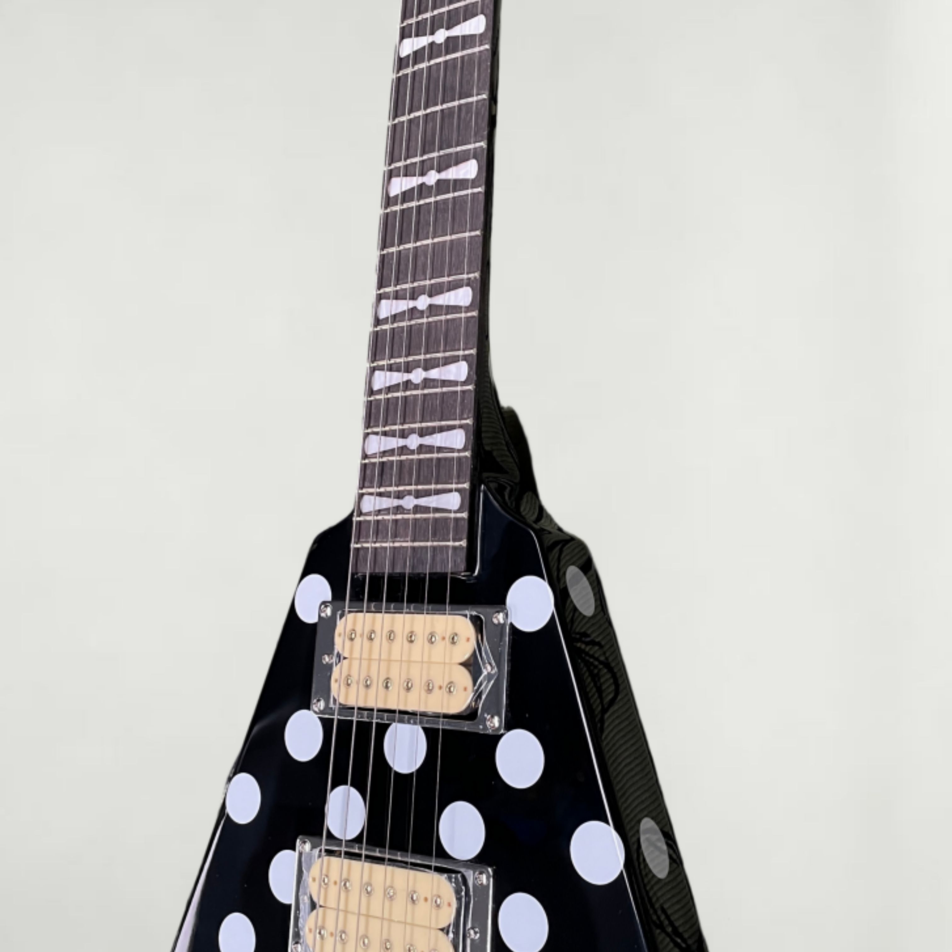 6현으로 구성된 세련된 디자인의 일렉트릭 기타, 흰색  - Electric Guitar Beginner 리뷰 및 가격