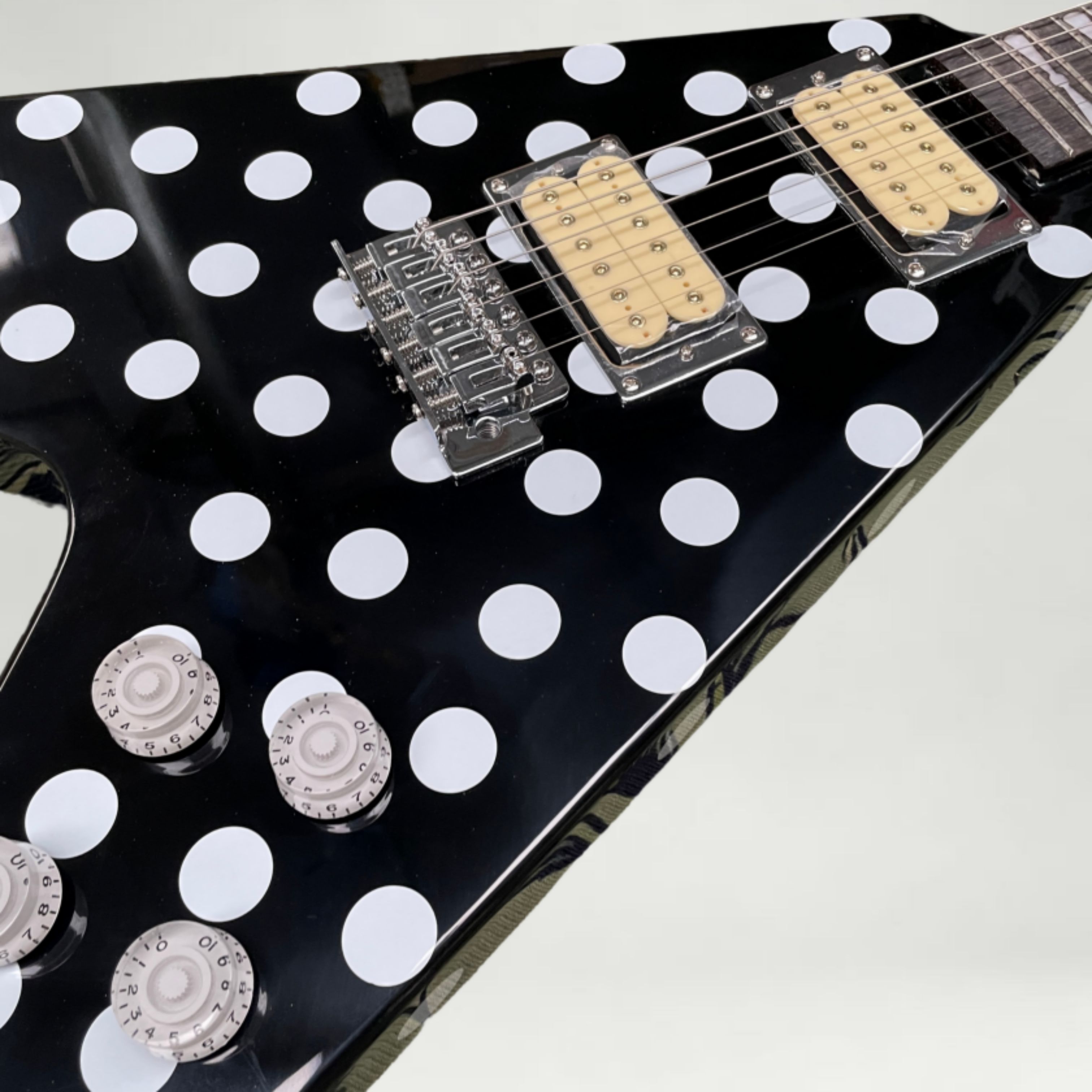 6현으로 구성된 세련된 디자인의 일렉트릭 기타, 흰색  - Electric Guitar Beginner 리뷰 및 가격